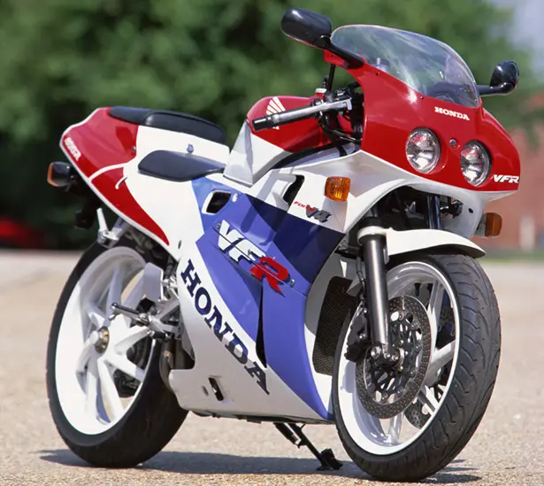 What Is the BHP of the VFR400?插图2